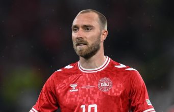 Paura in Danimarca-Ucraina: malore per Christian Eriksen, gara sospesa. La Federazione danese: “è cosciente” Paura in Danimarca-Ucraina: malore per Christian Eriksen, gara sospesa. La Federazione danese: "è cosciente"